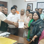 महिला व्यापार मंडल ने जनसमस्याओं को लेकर नगर निगम में सौंपा ज्ञापन
