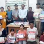 विश्व महावारी स्वच्छता सप्ताह के तहत युवक-युवतियों को बांटी हेल्थ किट