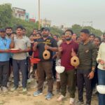 सैकड़ों छात्र-छात्राओं ने पक्षी संरक्षण को लेकर निकाली रैली, बनाई मानव श्रृंखला