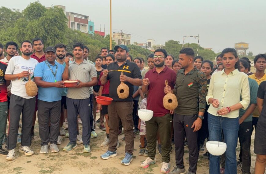 सैकड़ों छात्र-छात्राओं ने पक्षी संरक्षण को लेकर निकाली रैली, बनाई मानव श्रृंखला