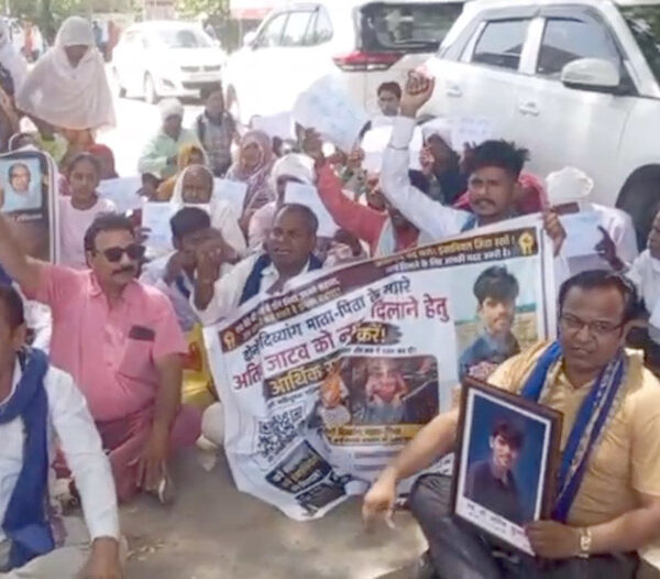 बेटे की हत्या के इंसाफ के लिए दिव्यांग…