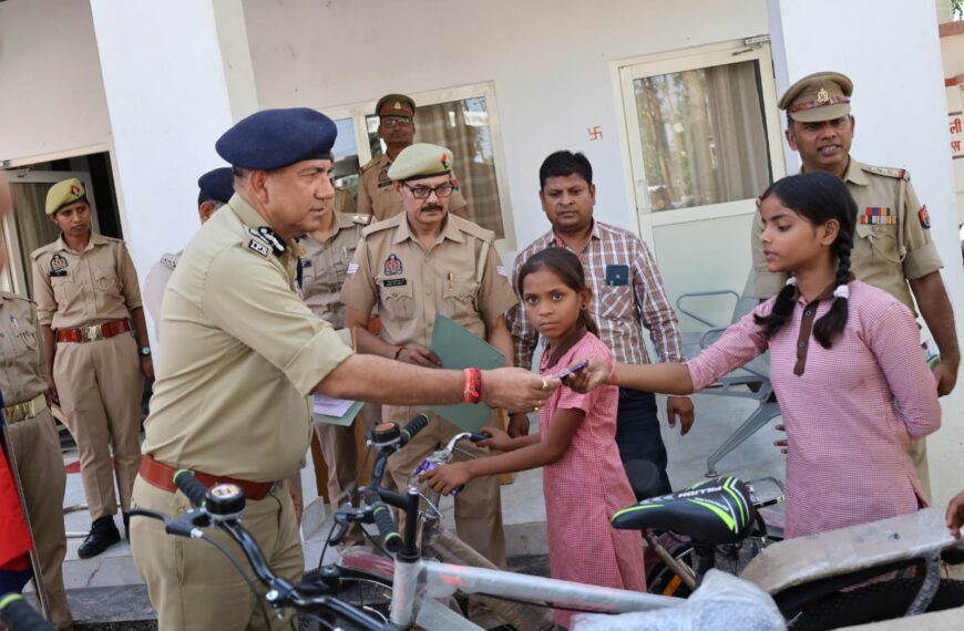 एडीजी एसके भगत ने किया सासनी कोतवाली का औचक निरीक्षण