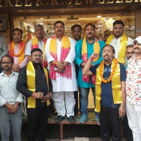 घंटाघर बाजार कमेटी के अध्यक्ष बने कमल