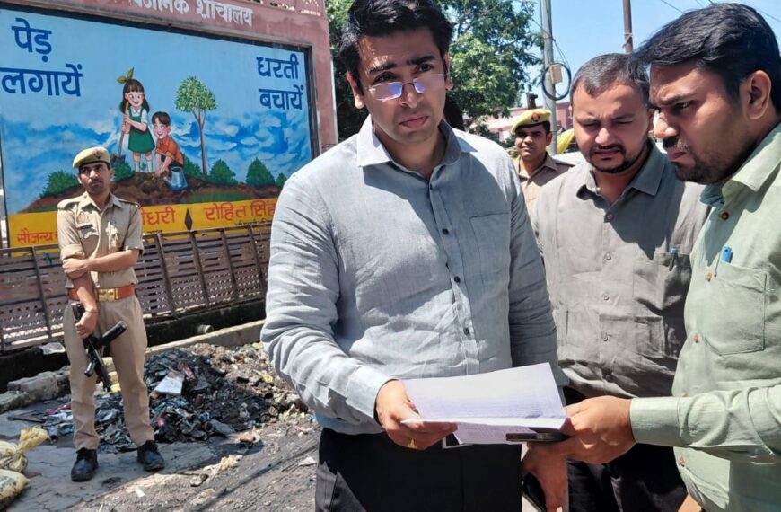 मानसून से पहले जलभराव रोकने को डीएम ने किया नालों और पंपिंग स्टेशन का निरीक्षण