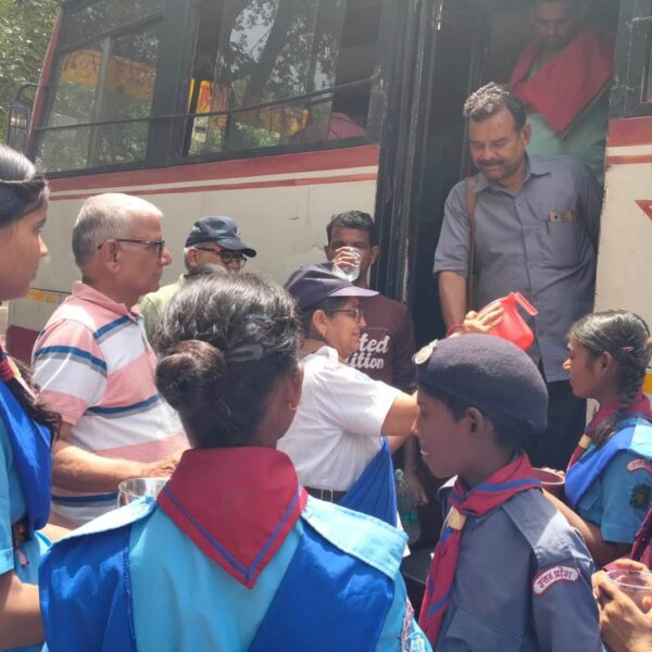 भीषण गर्मी में मुसाफिरों को शीतल जल पिला&hellip;