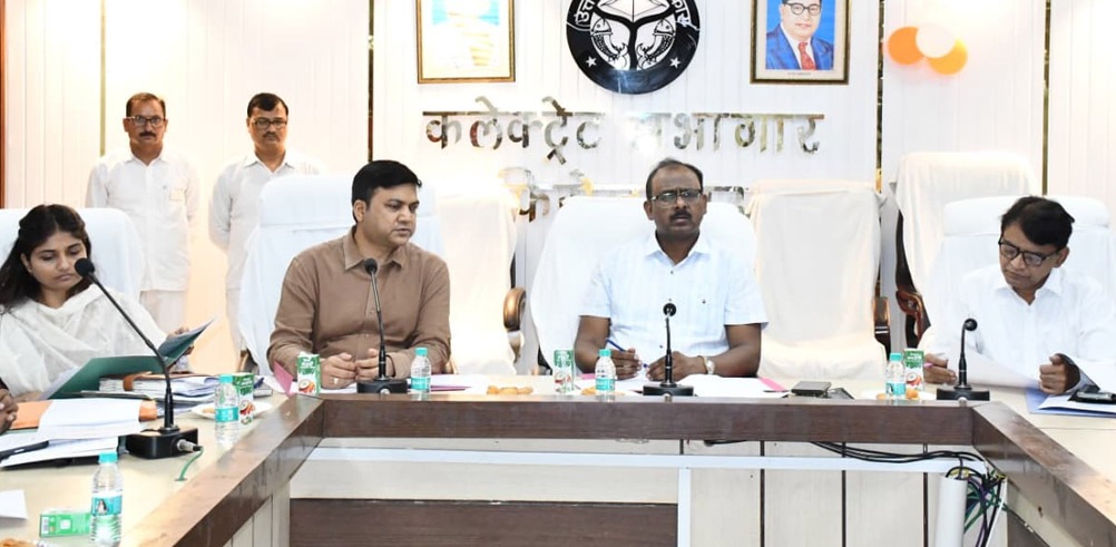 श्रमिकों का हित शासन की सर्वोच्च प्राथमिकता, समस्याओं का तत्काल निस्तारण करें: डीएम