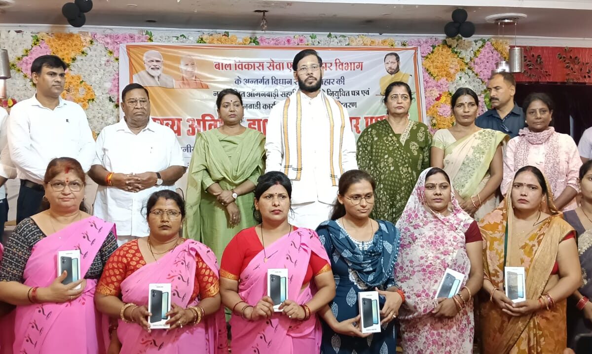 आंगनबाड़ी केंद्र समाज के भविष्य को मजबूत बनाने की आधारशिला : डॉ. मनोज कुमार पांडेय