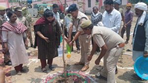 वृक्षारोपण कर पर्यावरण संरक्षण का लिया संकल्प