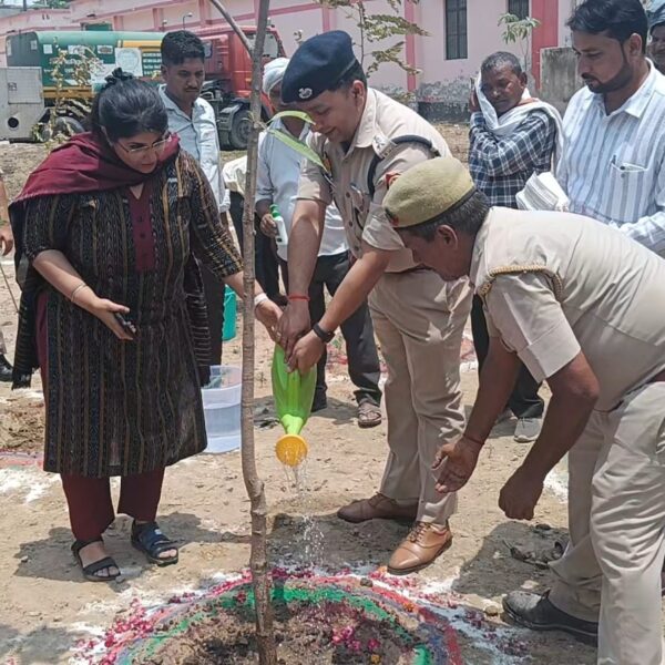 वृक्षारोपण कर पर्यावरण संरक्षण का लिया संकल्प