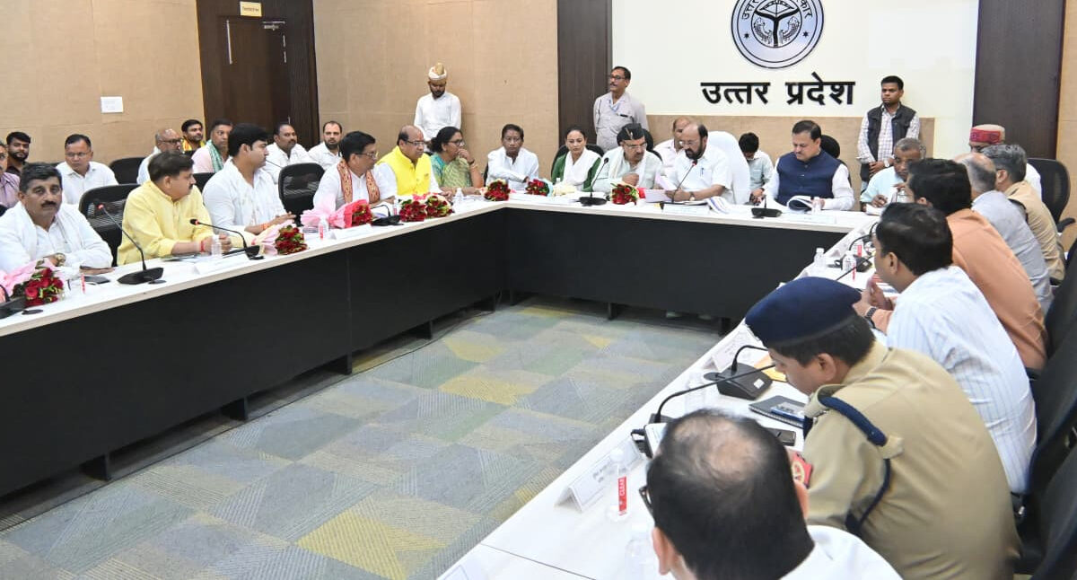 जनकल्याणकारी योजनाओं का लाभ अंतिम व्यक्ति तक पहुंचाने पर दिया जोर