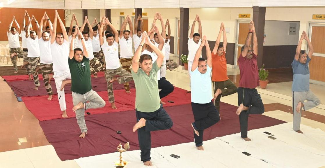 स्वस्थ जीवनशैली के संदेश के साथ एनटीपीसी ऊंचाहार में तीन दिवसीय योग शिविर का शुभारंभ