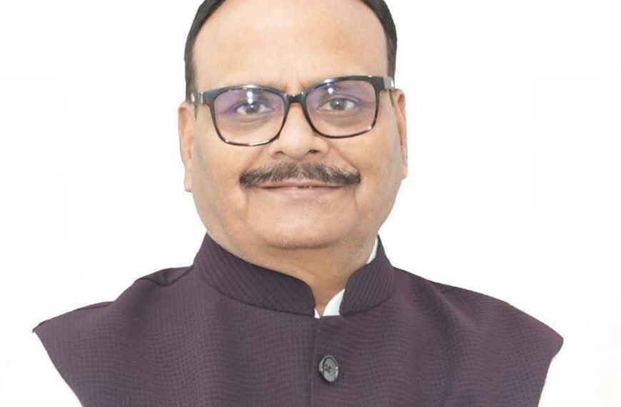 जिला अस्पताल में मरीज से दुर्व्यवहार का वीडियो वायरल, डिप्टी सीएम ने कर्मचारी को किया&hellip;
