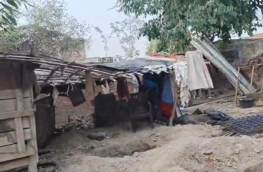 गरीब के मकान निर्माण पर राजस्व विभाग की रोक, प्रदेश मुख्यालय पर धरने की चेतावनी