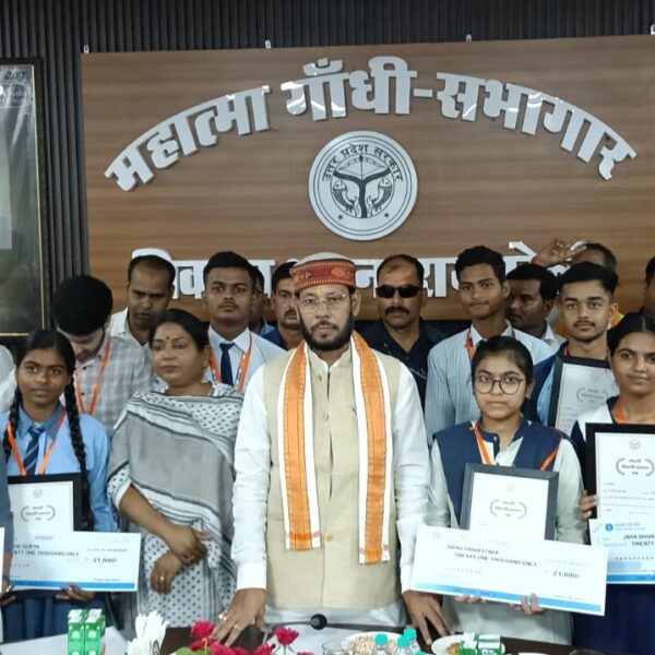 माध्यमिक शिक्षा विभाग के मेधावी छात्र-छात्राएं सम्मानित, मंत्री…