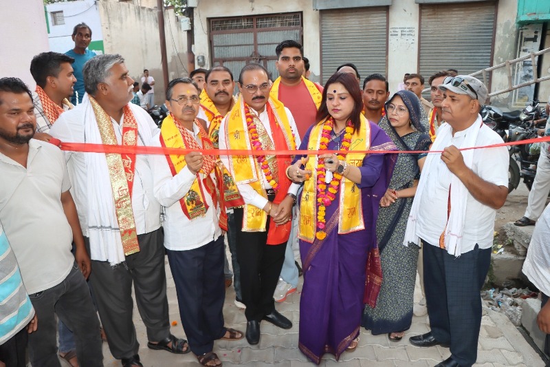 तीन नई सड़कों और नालियों का लोकार्पण, वर्षों पुरानी समस्या से मिली राहत