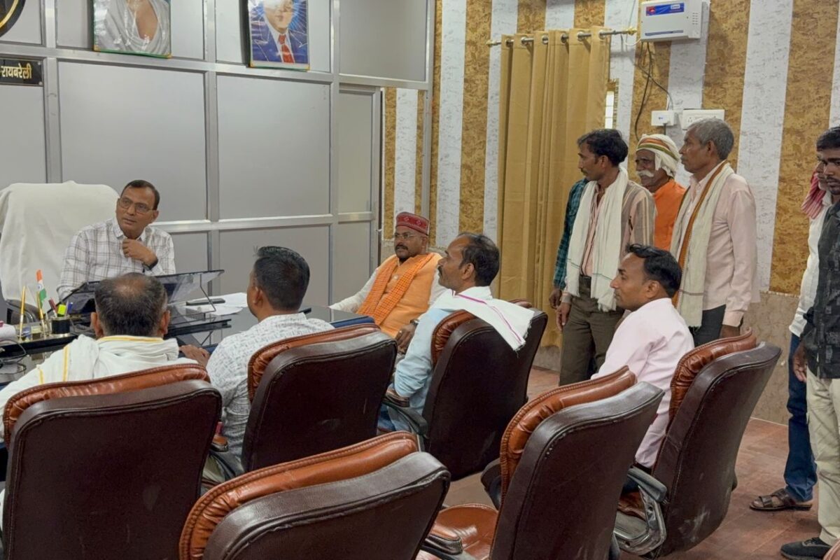 अंबेडकर चबूतरा ढहने के मामले में क्षेत्र पंचायत सदस्यों ने बीडीओ से मांगा कार्यों का&hellip;