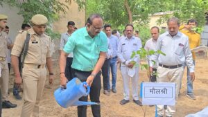एक पेड़ मां के नाम लगाकर दिया पर्यावरण&hellip;