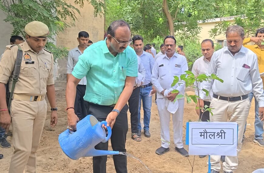 एक पेड़ मां के नाम लगाकर दिया पर्यावरण संरक्षण का संदेश