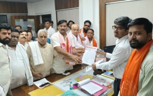 अतिक्रमण अभियान के विरोध में उतरे व्यापारी, नगर&hellip;