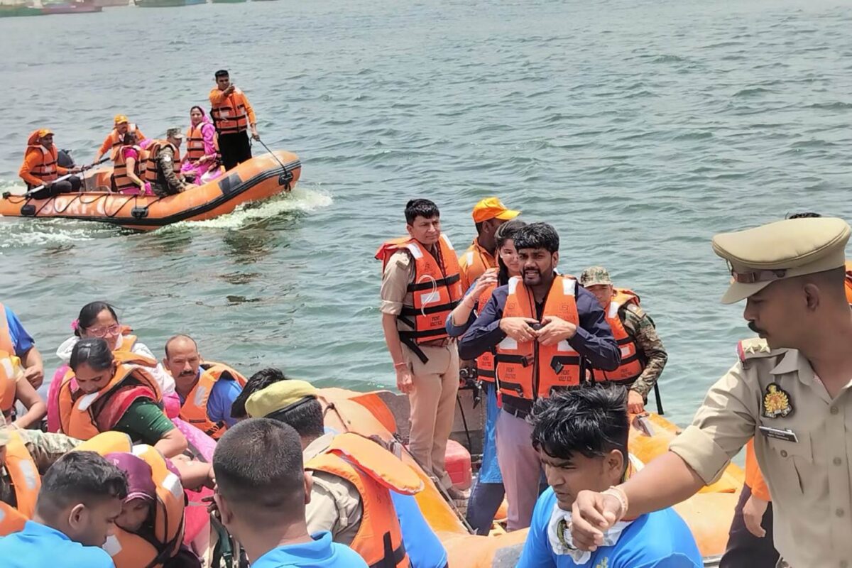 बाढ़ आपदा से निपटने के लिए मथुरा में मेगा मॉक ड्रिल का सफल आयोजन
