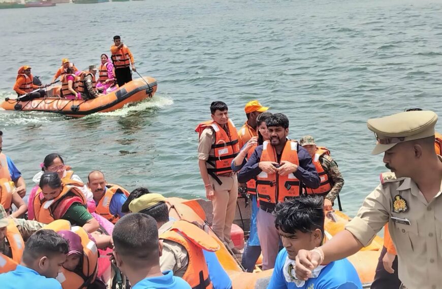 बाढ़ आपदा से निपटने के लिए मथुरा में मेगा मॉक ड्रिल का सफल आयोजन