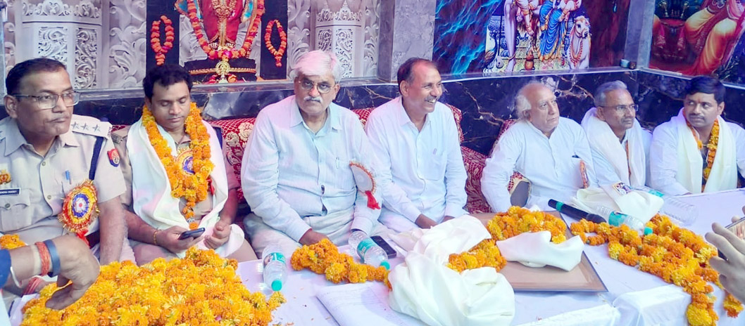 फिरोजाबाद उद्योग व्यापार मंडल ने किया व्यापारी सम्मान समारोह का आयोजन