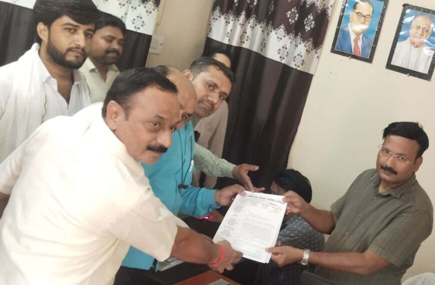 बिजली दरों में बढ़ोतरी के विरोध में व्यापारियों ने सौंपा ज्ञापन