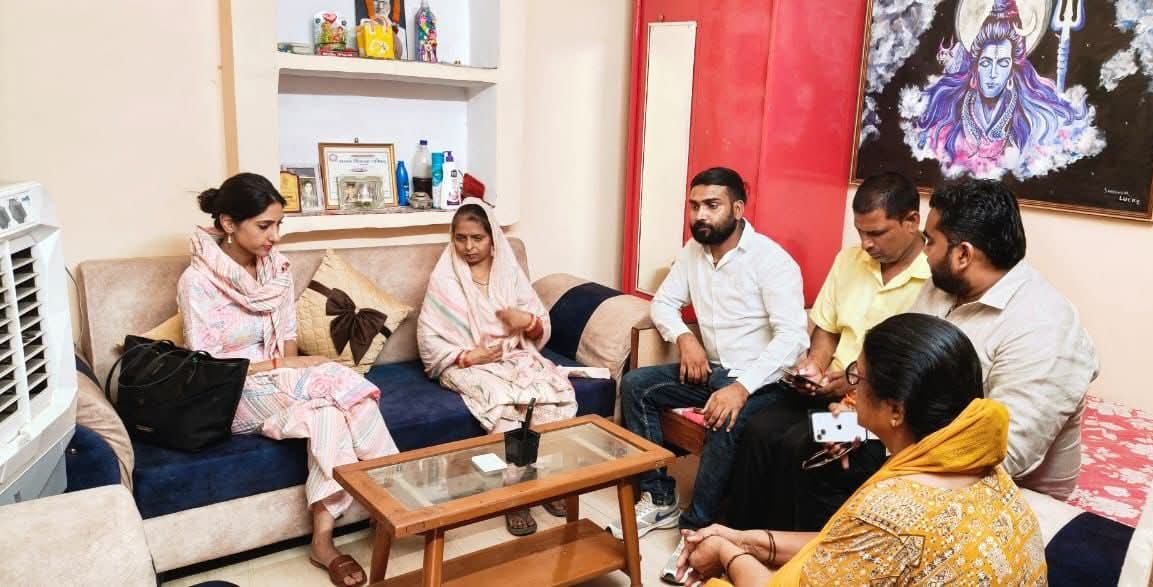 शोक संतप्त परिवारों से मिलीं विधायक अदिति सिंह