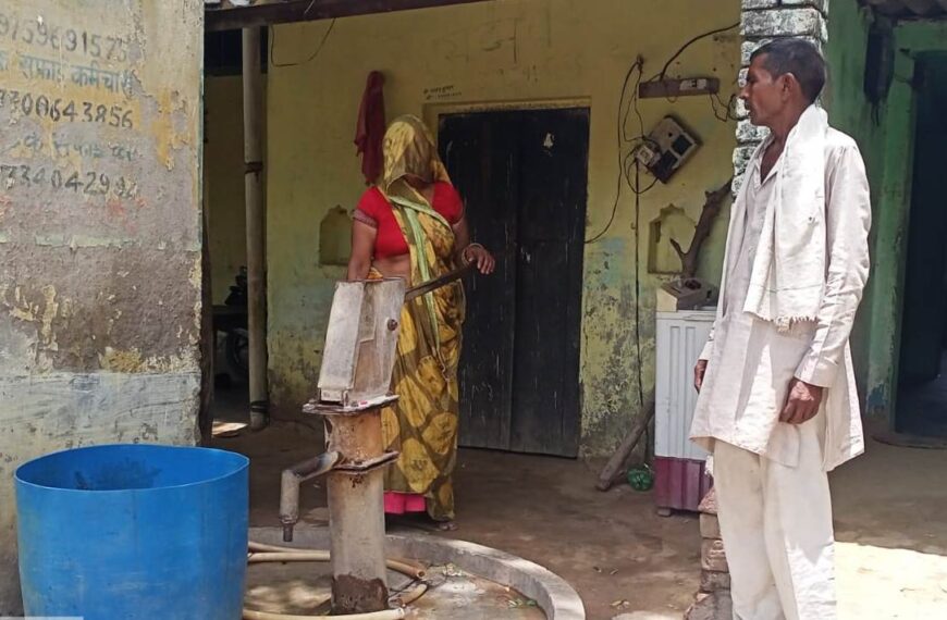 सरकारी हैंडपंपों से तीन दिन में समरसेबल हटाने की चेतावनी