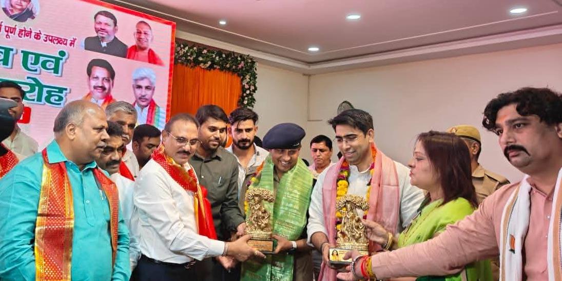 तीन वर्षों के विकास कार्यों पर आधारित स्मारिका का विमोचन