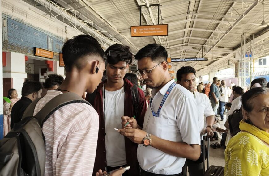 आगरा छावनी स्टेशन पर विशेष टिकट जांच अभियान