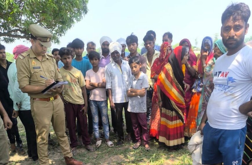 कटहल के पेड़ से लटका मिला युवक का शव, जांच में जुटी पुलिस