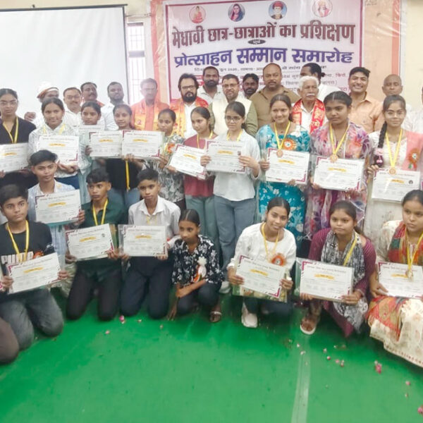 मेधावी छात्र-छात्राओं का सम्मान बढ़ाता है उनका आत्मविश्वास:…