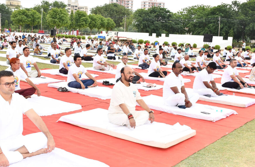 योग शारिरिक, मानसिक, आध्यात्मिक और आत्मिक संतुलन बनाने की एक कला है-योगेन्द्र उपाध्याय
