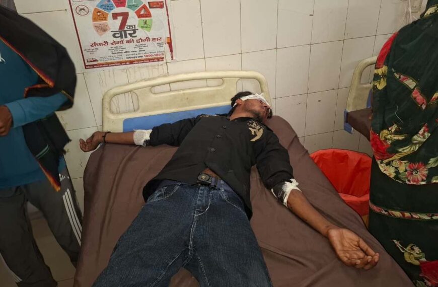 सासनी के नानऊ मार्ग पर अज्ञात वाहन ने बाइक को मारी टक्कर, चार घायल