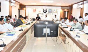 जिलाधिकारी ने सीएम डैशबोर्ड समीक्षा बैठक में लापरवाह&hellip;