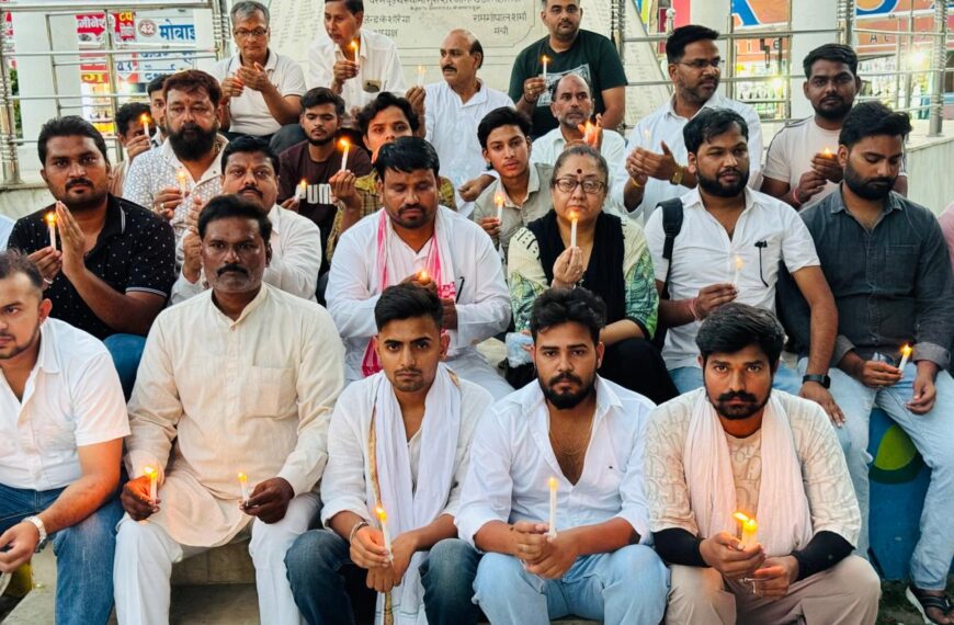 भरत भूषण तिवारी के कथित फर्जी एनकाउंटर के विरोध में कांग्रेस का कैंडल मार्च