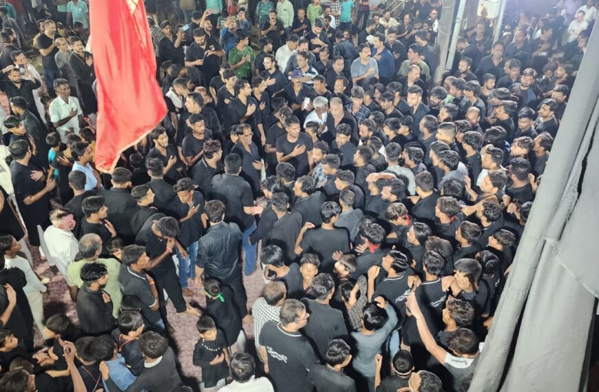 हजरत अब्बास की याद में नम हुईं आंखें, आठवीं मुहर्रम पर अकीदतमंदों ने की नजर-हाजिरी