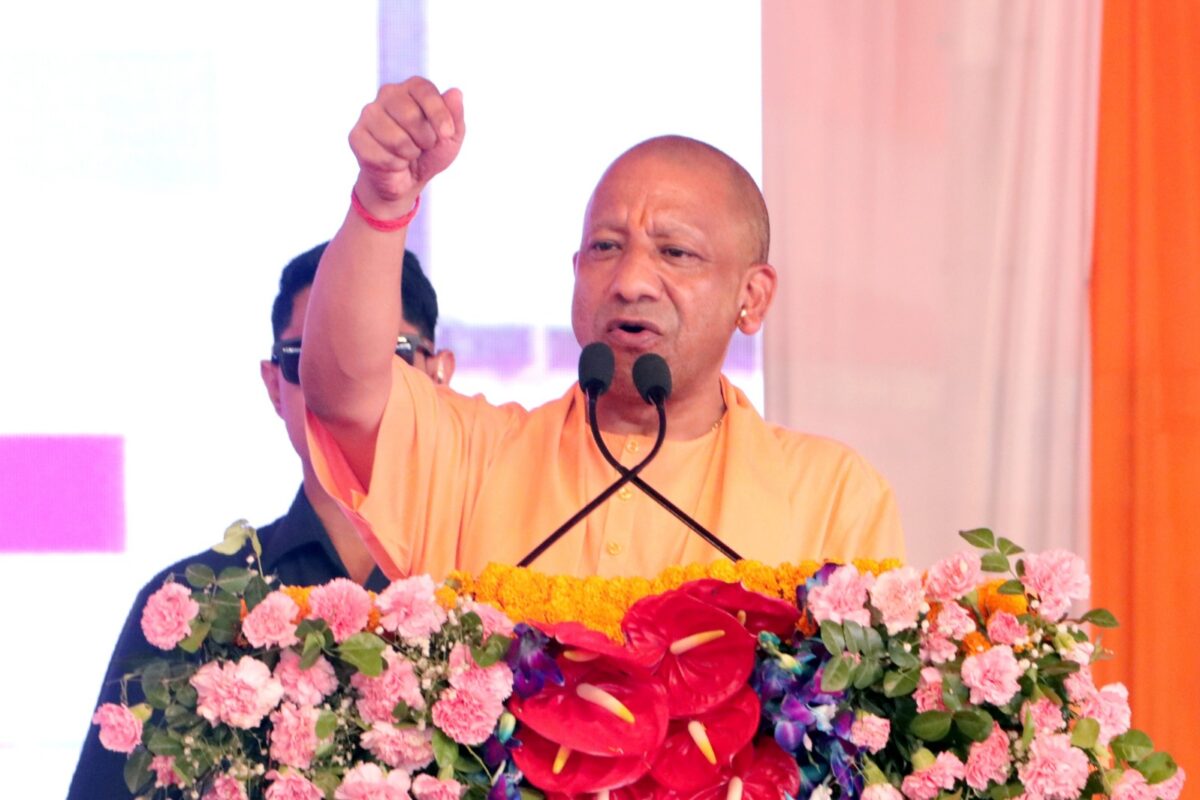 हाथरस में 548 करोड़ की विकास परियोजनाओं की सौगात