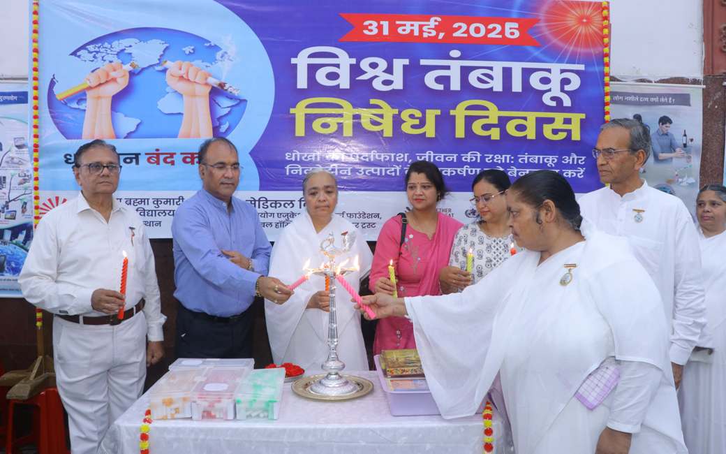 विश्व तंबाकू निषेध दिवस पर आगरा कैंट रेलवे स्टेशन पर व्यसनमुक्ति चित्र प्रदर्शनी आयोजित