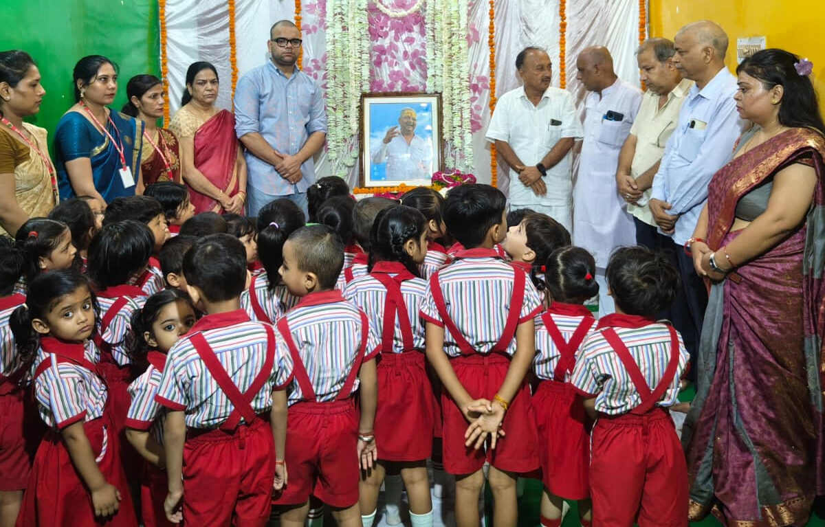माइल्स ऑफ स्माइल्स विद्यालय में संस्थापक एवं प्रबंधक को भावभीनी श्रद्धांजलि