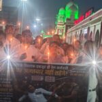 आगरा घटना के विरोध में स्टेशन मास्टरों का कैंडल मार्च