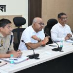 हेलमेट और सीट बेल्ट से ही सुरक्षित होगा सफर : डीएम