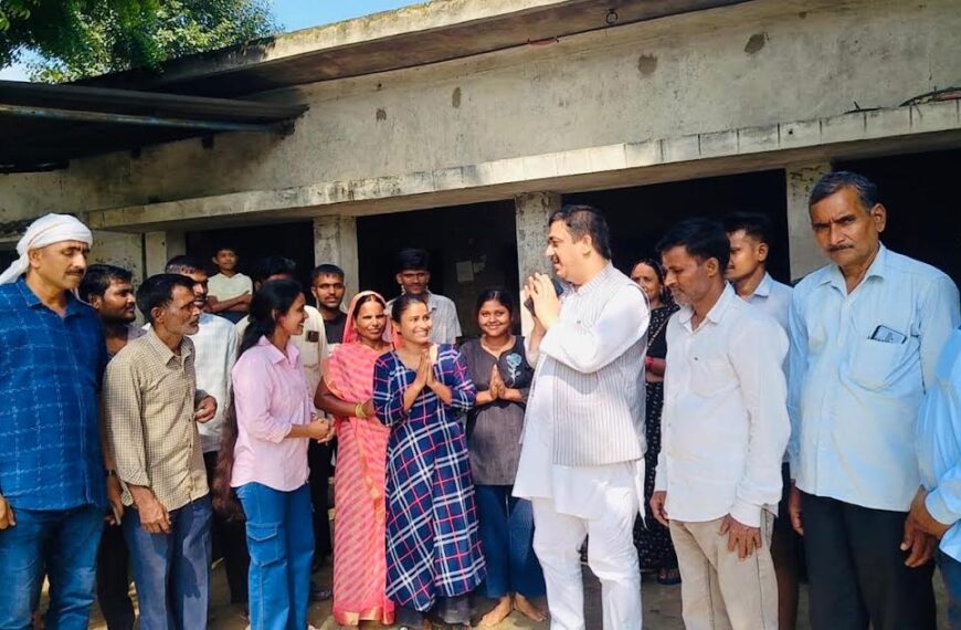 लाठीचार्ज और तानाशाही से संविधान खत्म करने की साजिश: अतुल सिंह