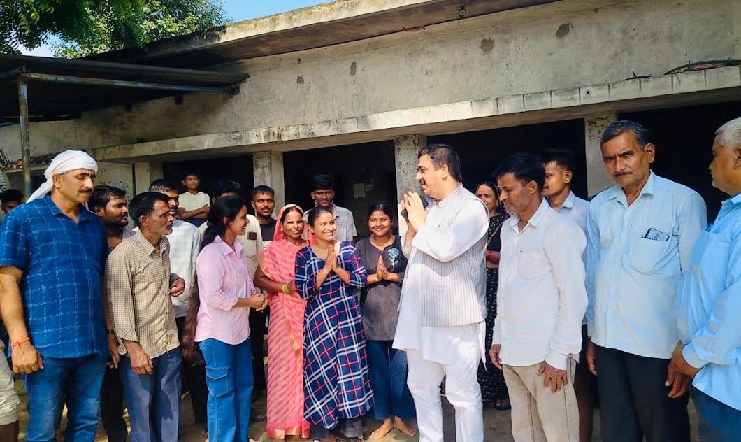 लाठीचार्ज और तानाशाही से संविधान खत्म करने की साजिश: अतुल सिंह
