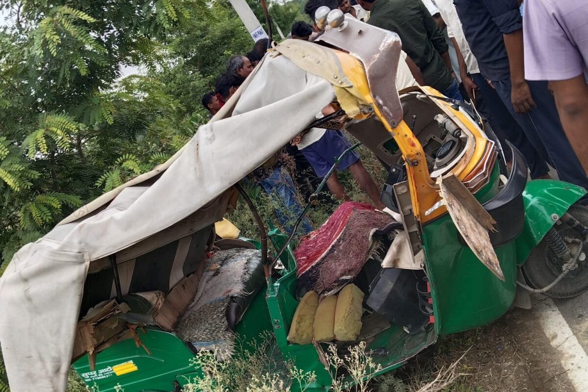 रूरा–डेरापुर मार्ग पर भीषण सड़क हादसा, तीन की मौत, कई घायल
