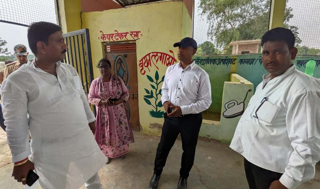 मुख्य विकास अधिकारी ने मुर्रा स्थित आरआरसी सेंटर का किया निरीक्षण