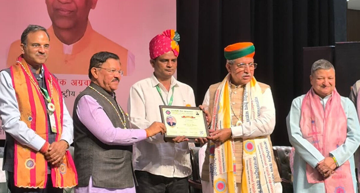 वैश्य मित्र रत्न सम्मान से सम्मानित हुए डॉ. अमित गुप्ता