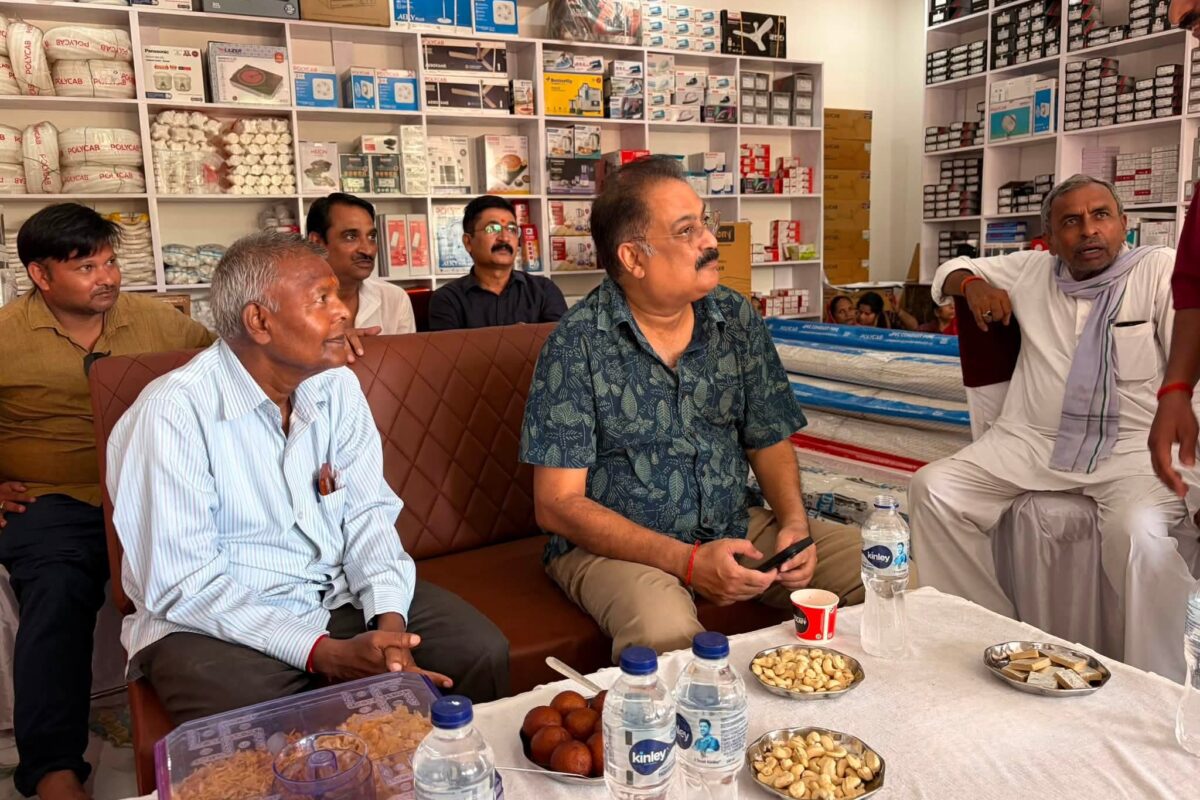 ‘राधिका इलेक्ट्रिकल्स एंड इलेक्ट्रॉनिक्स’ का शुभारंभ, पूर्व विधायक ने किया उद्घाटन