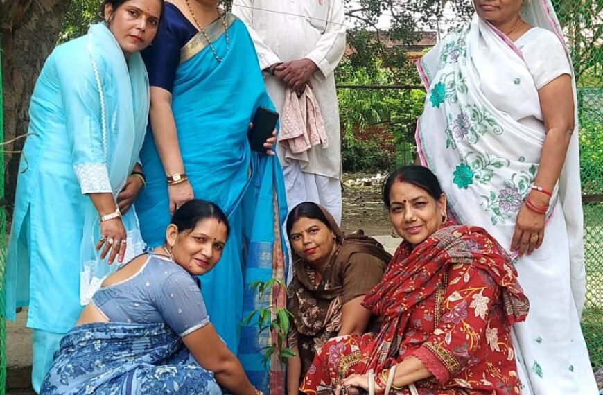 सरोजिनी नायडू स्कूल में तीन दर्जन पौधे रोपे गए